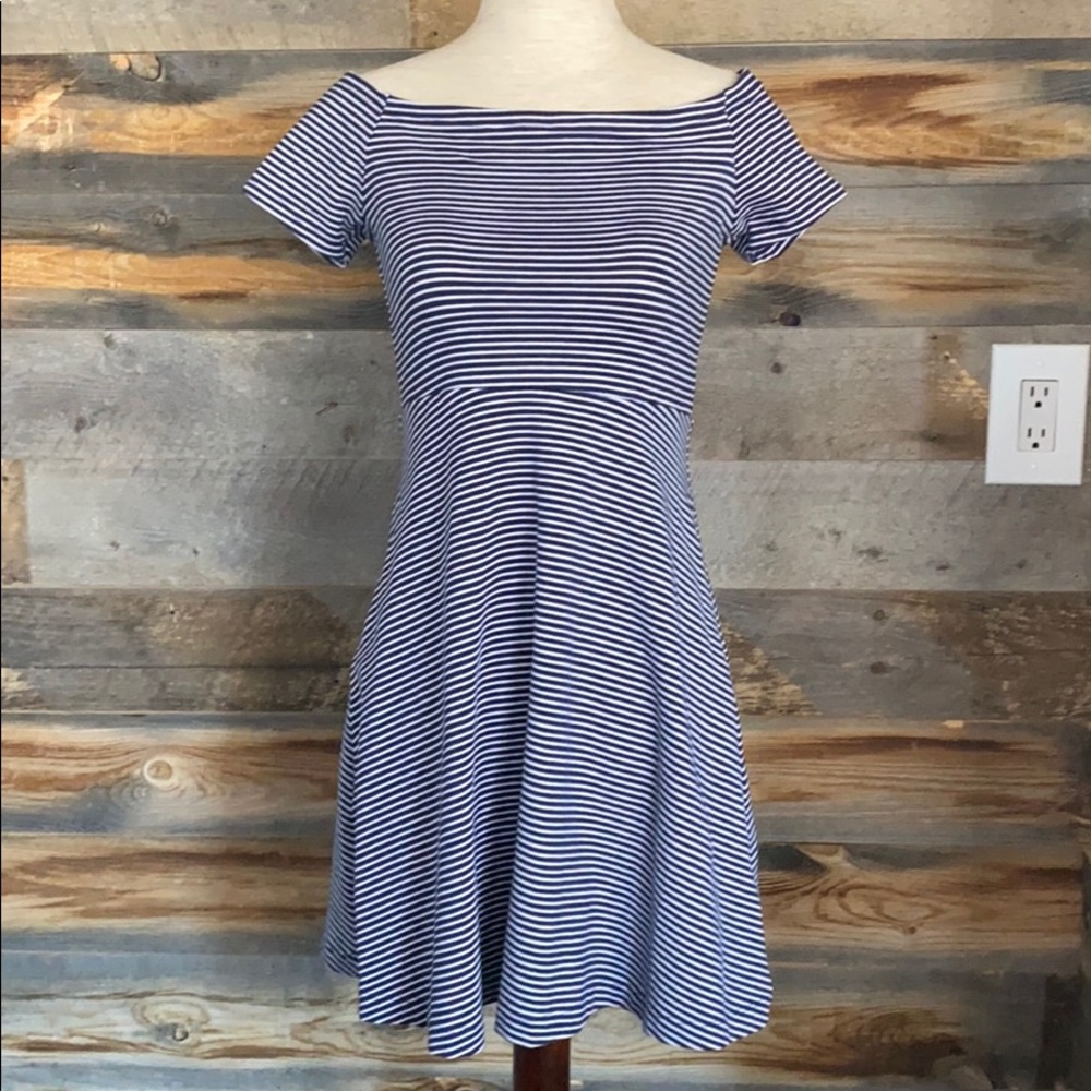 🛑BOGO‼️🆕💙NWOT OLD NAVY BLUE & WHITE OFF SHOULDER MINI